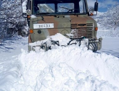 Κρήτη: Σημαντική η βοήθεια του Ελληνικού Στρατού στην αντιμετώπιση των προβλημάτων λόγω του χιονιά (φωτό, βίντεο)